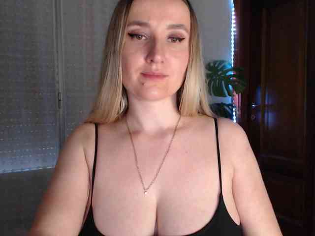 Alina-Lovely webcam