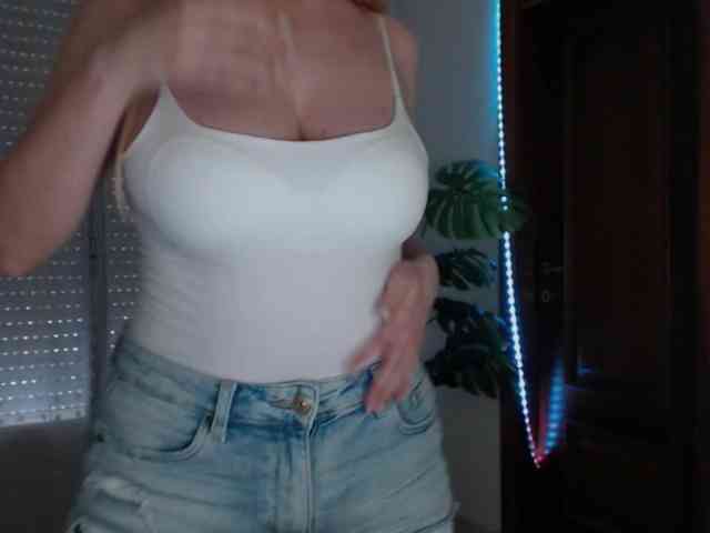 Alina-Lovely webcam
