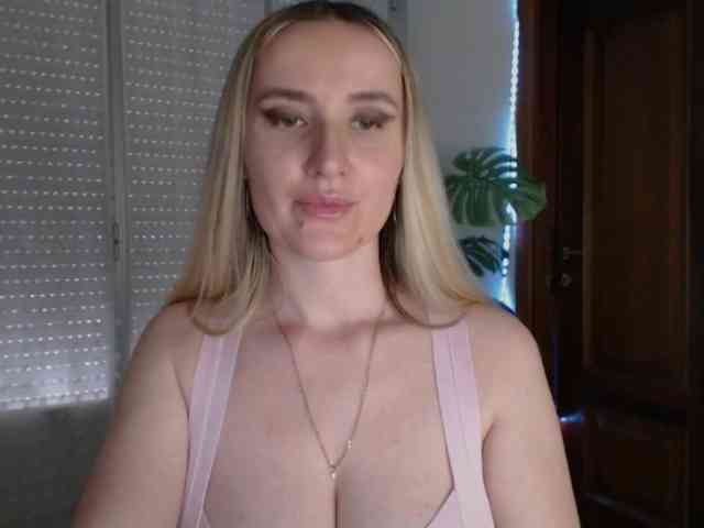 Alina-Lovely webcam
