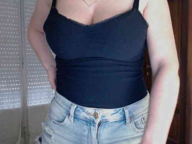 Alina-Lovely webcam