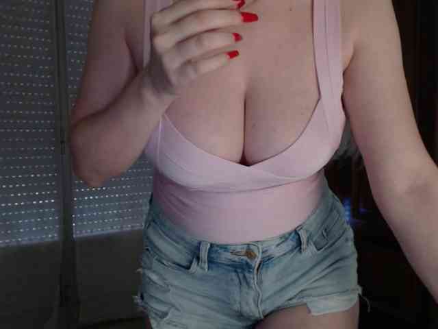 Alina-Lovely webcam