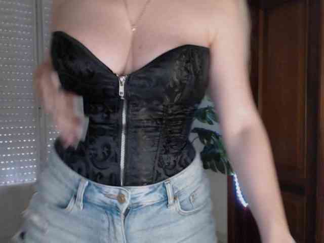 Alina-Lovely webcam