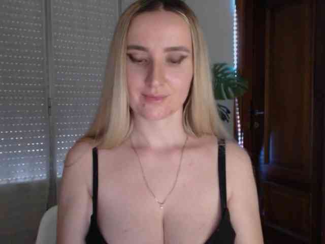 Alina-Lovely webcam