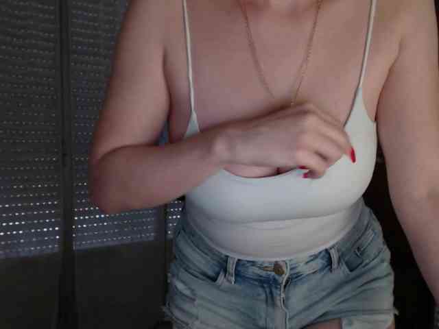 Alina-Lovely webcam