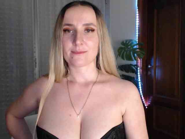 Alina-Lovely webcam