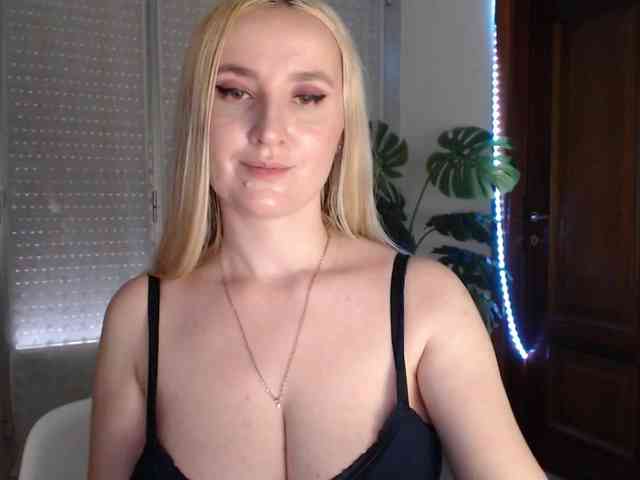 Alina-Lovely webcam