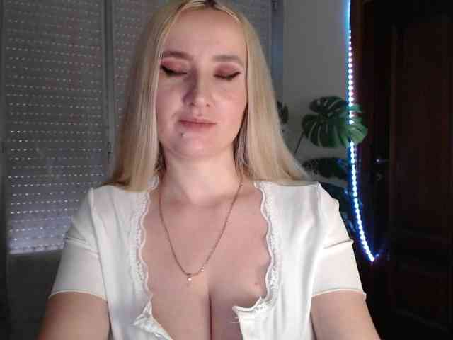 Alina-Lovely webcam