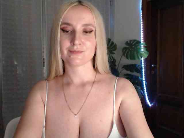 Alina-Lovely webcam