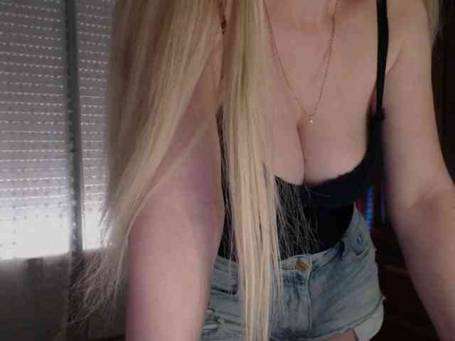 Alina-Lovely webcam