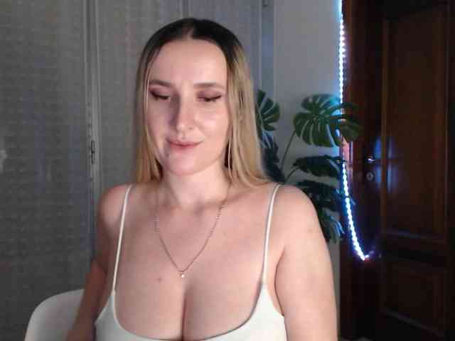 Alina-Lovely webcam
