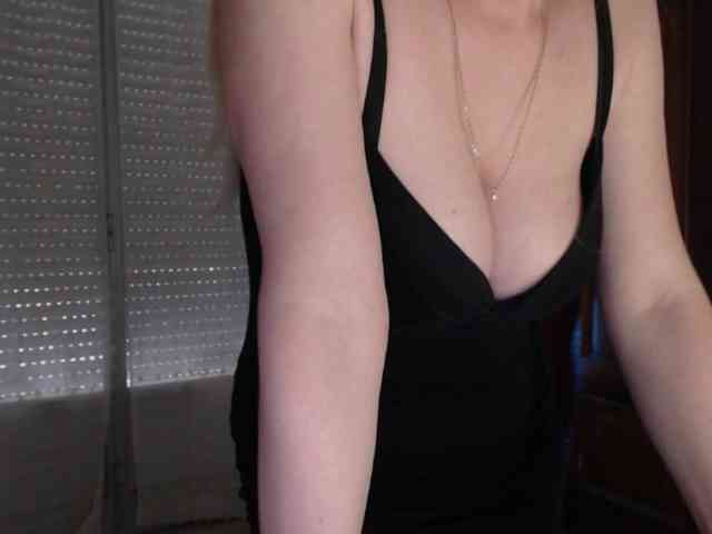 Alina-Lovely webcam