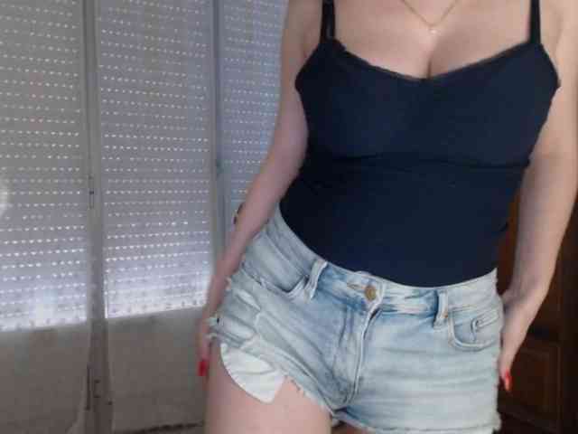 Alina-Lovely webcam