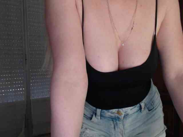 Alina-Lovely webcam