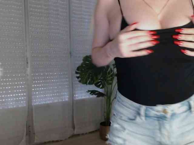 Alina-Lovely webcam