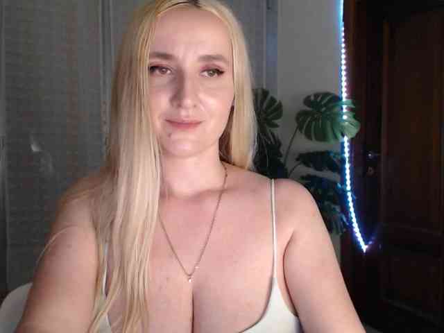 Alina-Lovely webcam