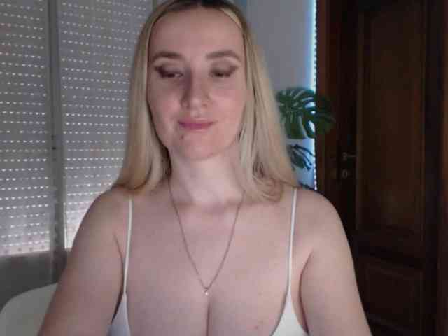 Alina-Lovely webcam