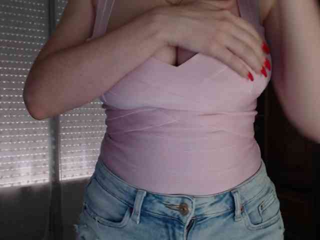 Alina-Lovely webcam