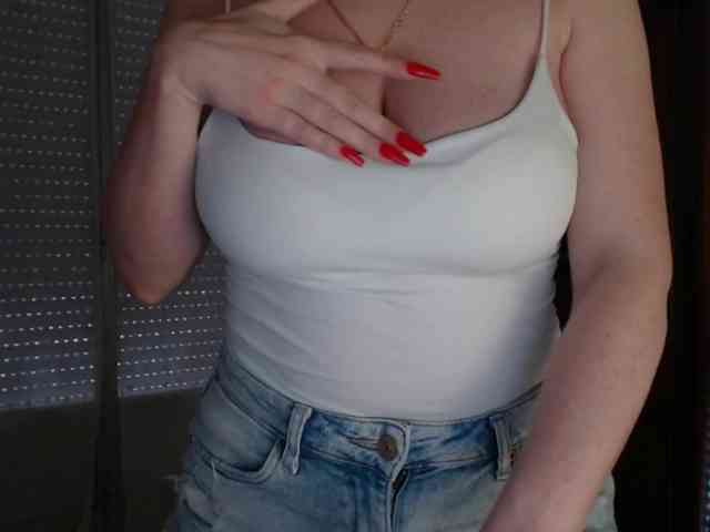 Alina-Lovely webcam
