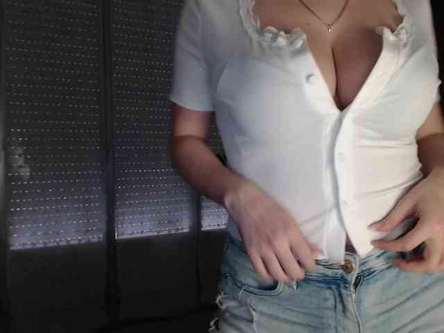 Alina-Lovely webcam