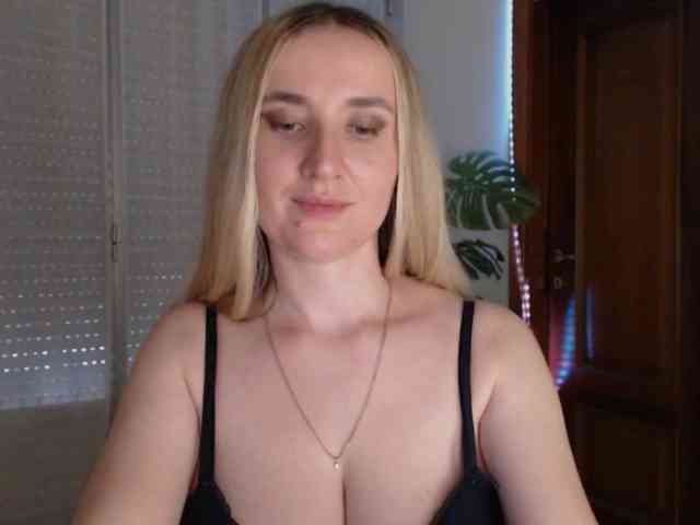 Alina-Lovely webcam