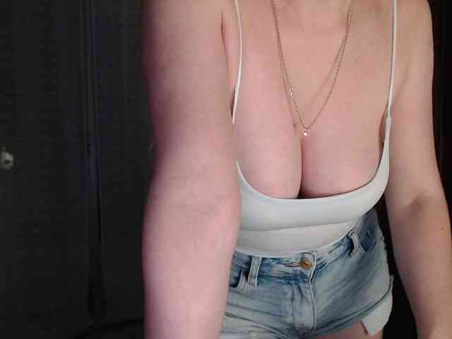 Alina-Lovely webcam
