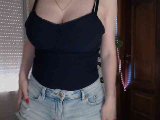 Alina-Lovely webcam