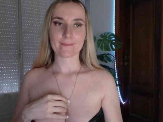Alina-Lovely webcam