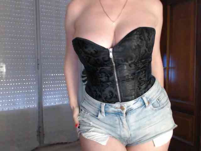 Alina-Lovely webcam