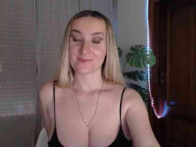 Alina-Lovely webcam