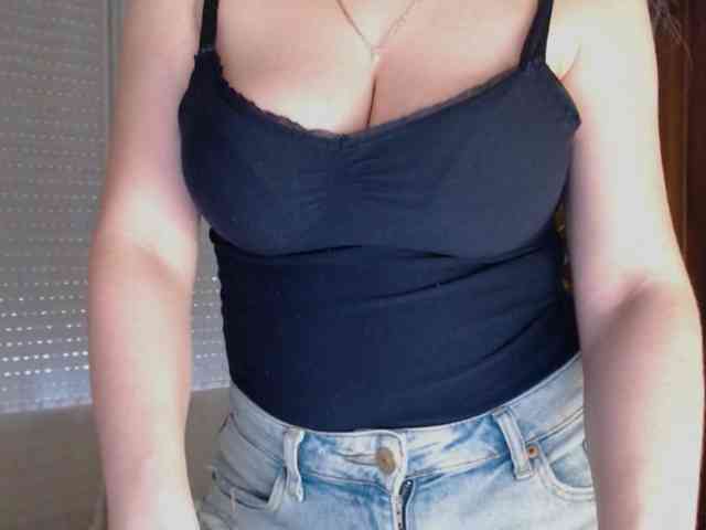 Alina-Lovely webcam