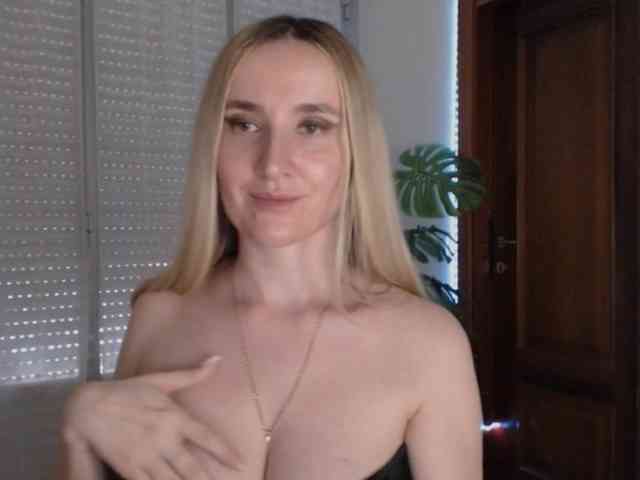 Alina-Lovely webcam
