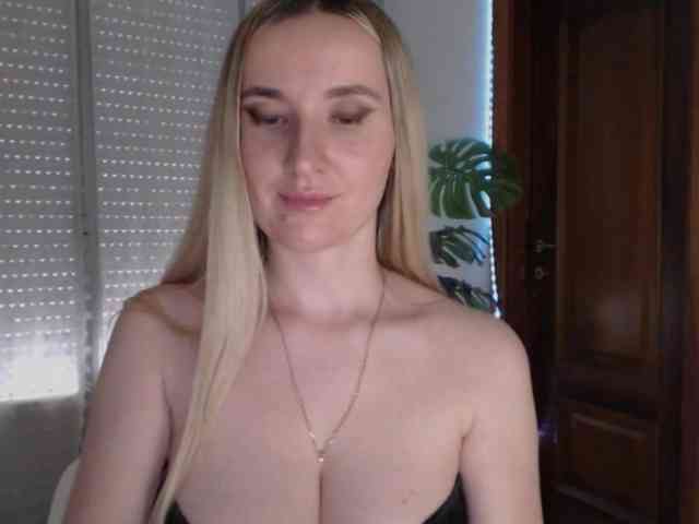 Alina-Lovely webcam