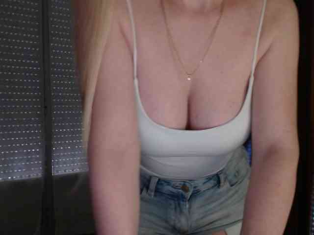Alina-Lovely webcam
