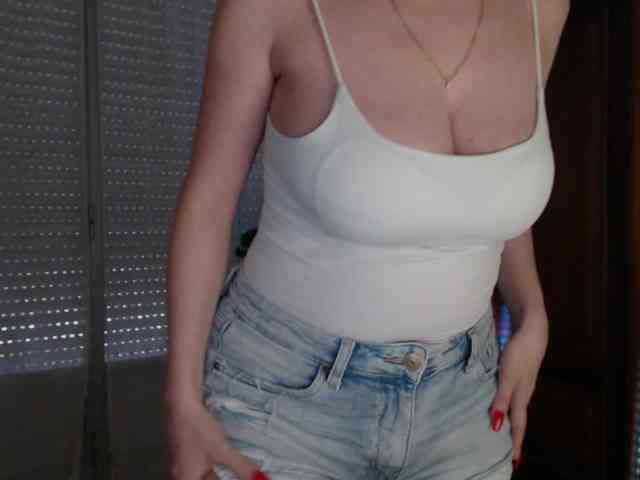 Alina-Lovely webcam