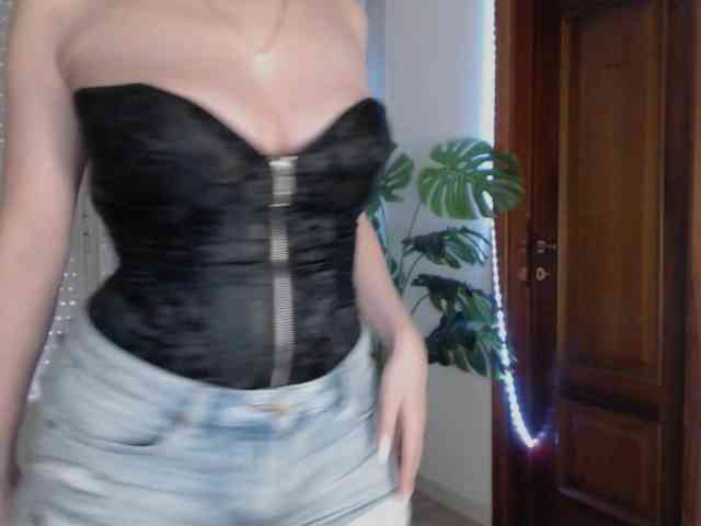 Alina-Lovely webcam