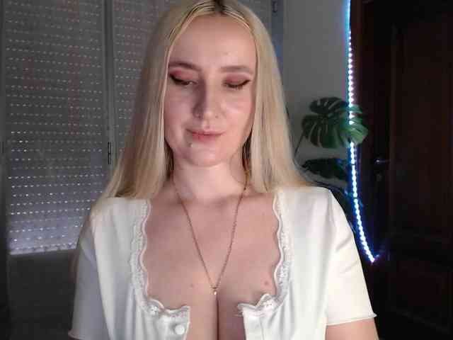 Alina-Lovely webcam