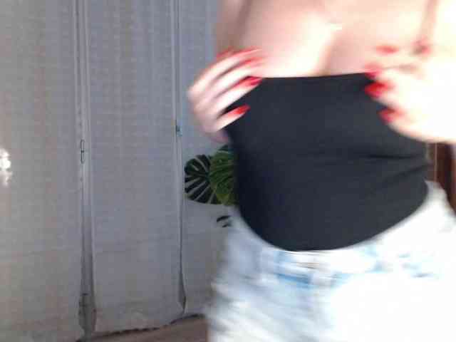 Alina-Lovely webcam
