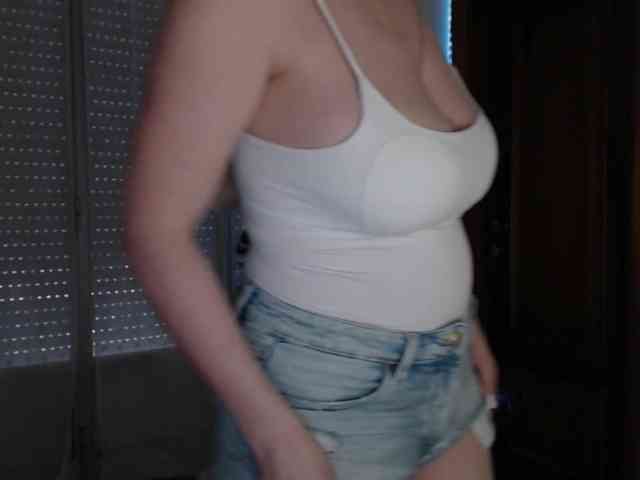 Alina-Lovely webcam
