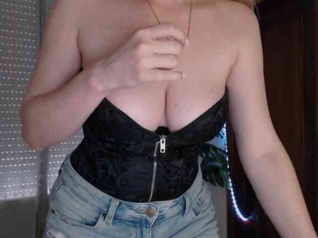Alina-Lovely webcam