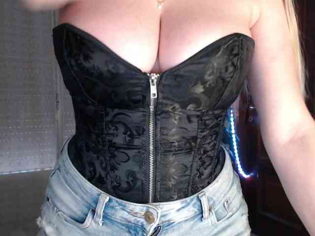 Alina-Lovely webcam
