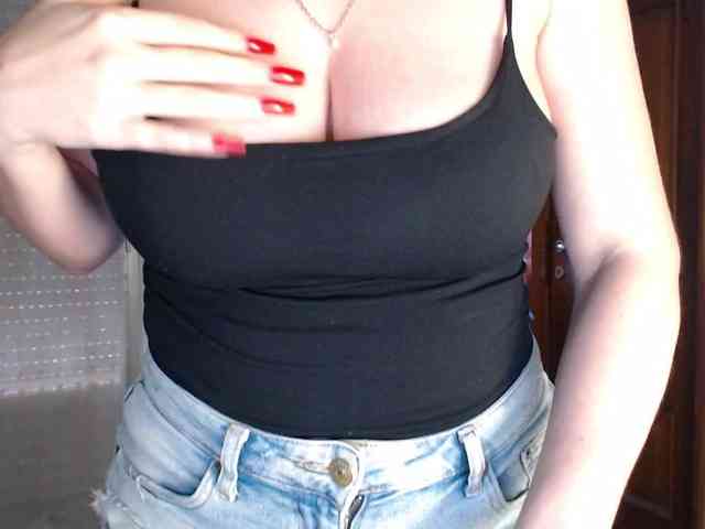 Alina-Lovely webcam