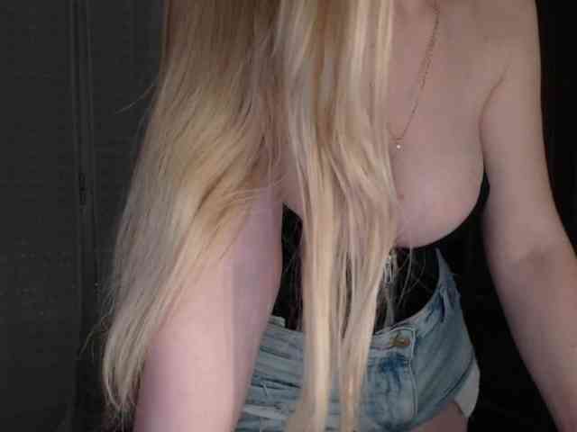 Alina-Lovely webcam