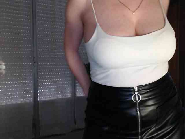 Alina-Lovely webcam