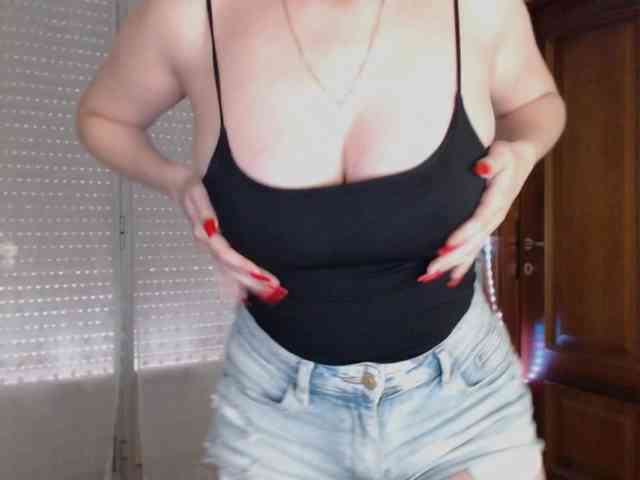 Alina-Lovely webcam
