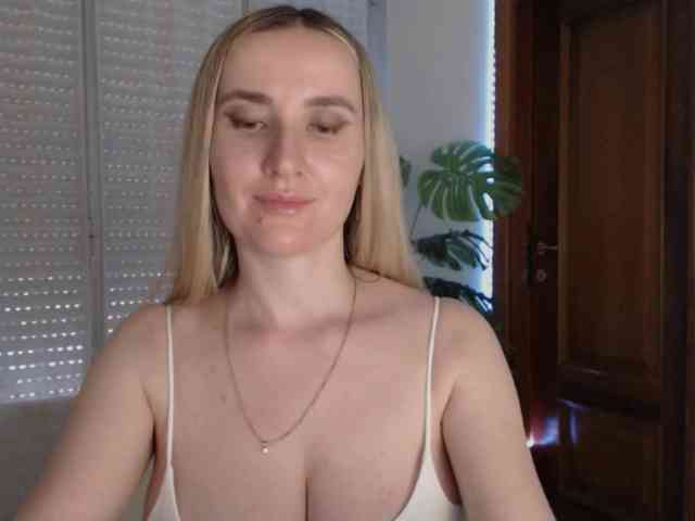 Alina-Lovely webcam