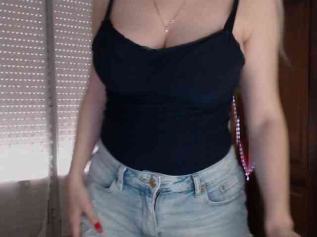 Alina-Lovely webcam