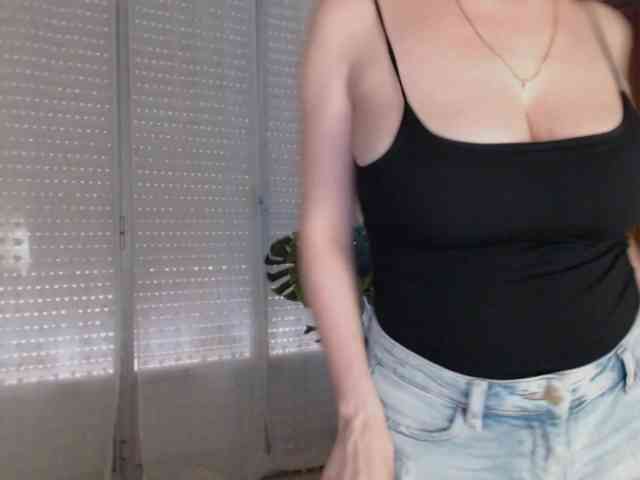 Alina-Lovely webcam