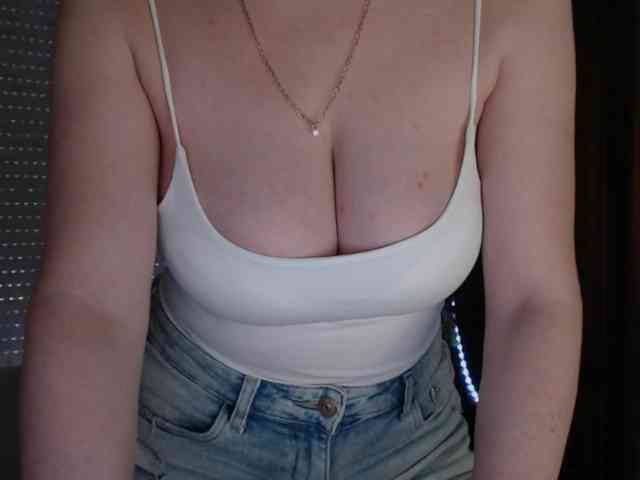 Alina-Lovely webcam
