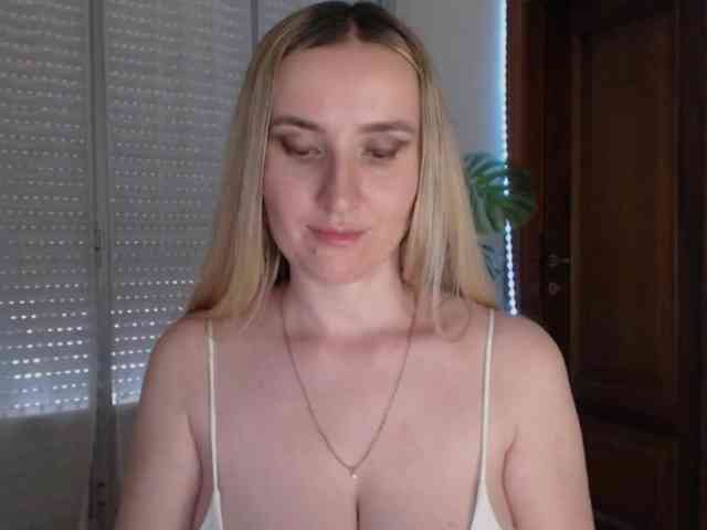 Alina-Lovely webcam