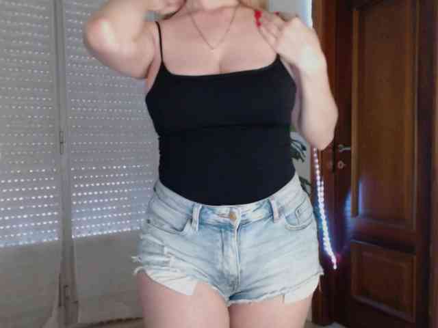 Alina-Lovely webcam